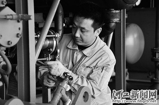 《河北工人報》廠區紀事：自制齒條鎖母兩萬元費用巧節省 