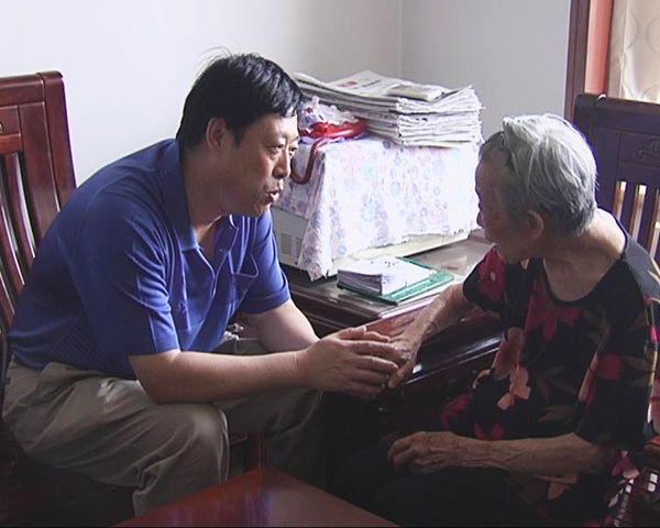 華藥集團領導“八一”走訪慰問老紅軍、老干部
