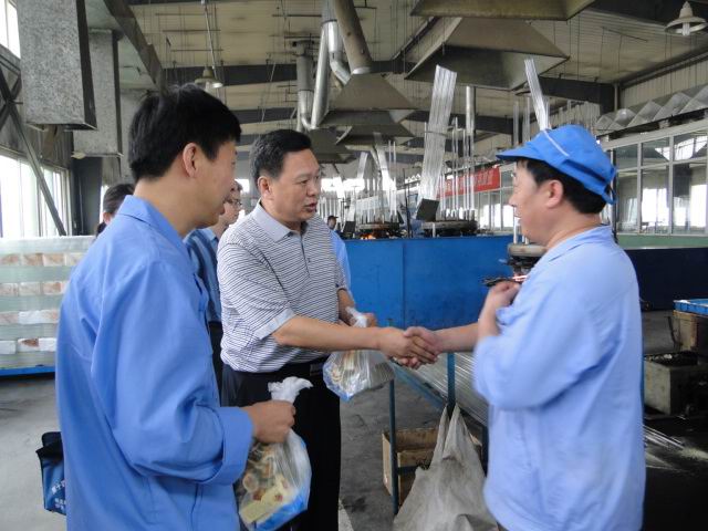 華藥集團公司工會開展暑期送清涼活動